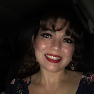 Meet your Posher, Liz